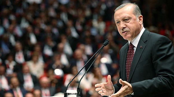 Turquia e Hungria fragilizam gestão europeia do fluxo de refugiados Turquia e Hungria fragilizam gestão europeia do fluxo de refugiados