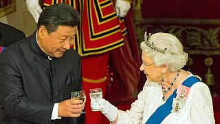 Isabel II "apanhada" em comentário crítico sobre visita presidencial chinesa