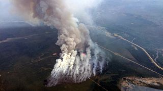 Canadá inicia las tareas de reconstrucción mientras el incendio sigue activo