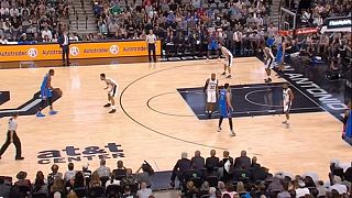 NBA: i Thunder sorprendono gli Spurs, sono a un passo dalla finale di Conference