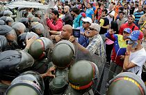 La policía venezolana bloquea una marcha opositora destinada a acelerar el proceso de revocación de Nicolás Maduro