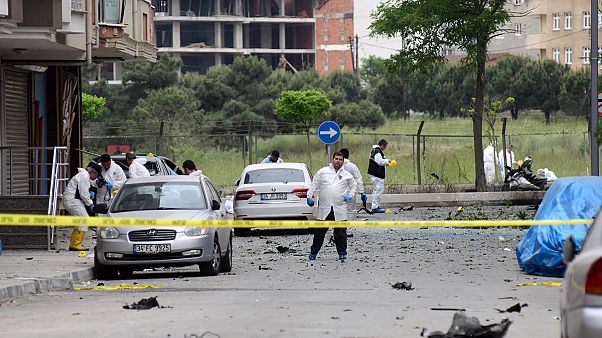Un coche bomba siembra el pánico en Estambul Un coche bomba siembra el pánico en Estambul