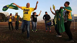 Freudentänze und Protest nach Rousseff-Entscheid