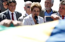 Puccsot és színjátékot emleget, valamint mozgósít Rousseff