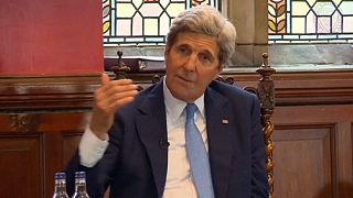 Kerry incita bancos europeus a retomarem negócios com o Irão