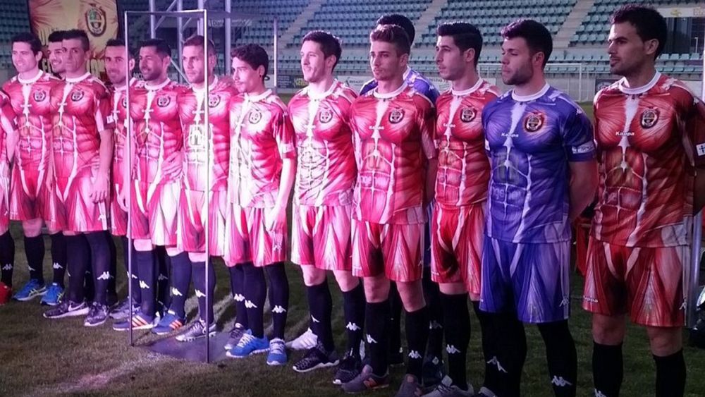 spanish-football-club-cd-palencia-unveil-inside-out-kit-euronews