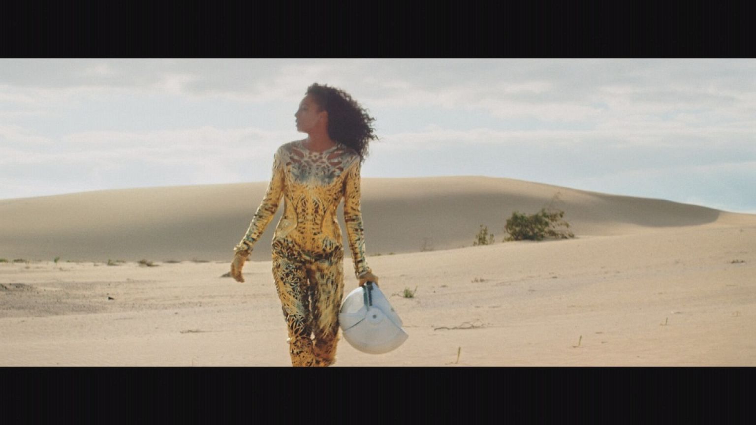 Corinne Baily-Rae tours new album "The heart speaks in whispers"
