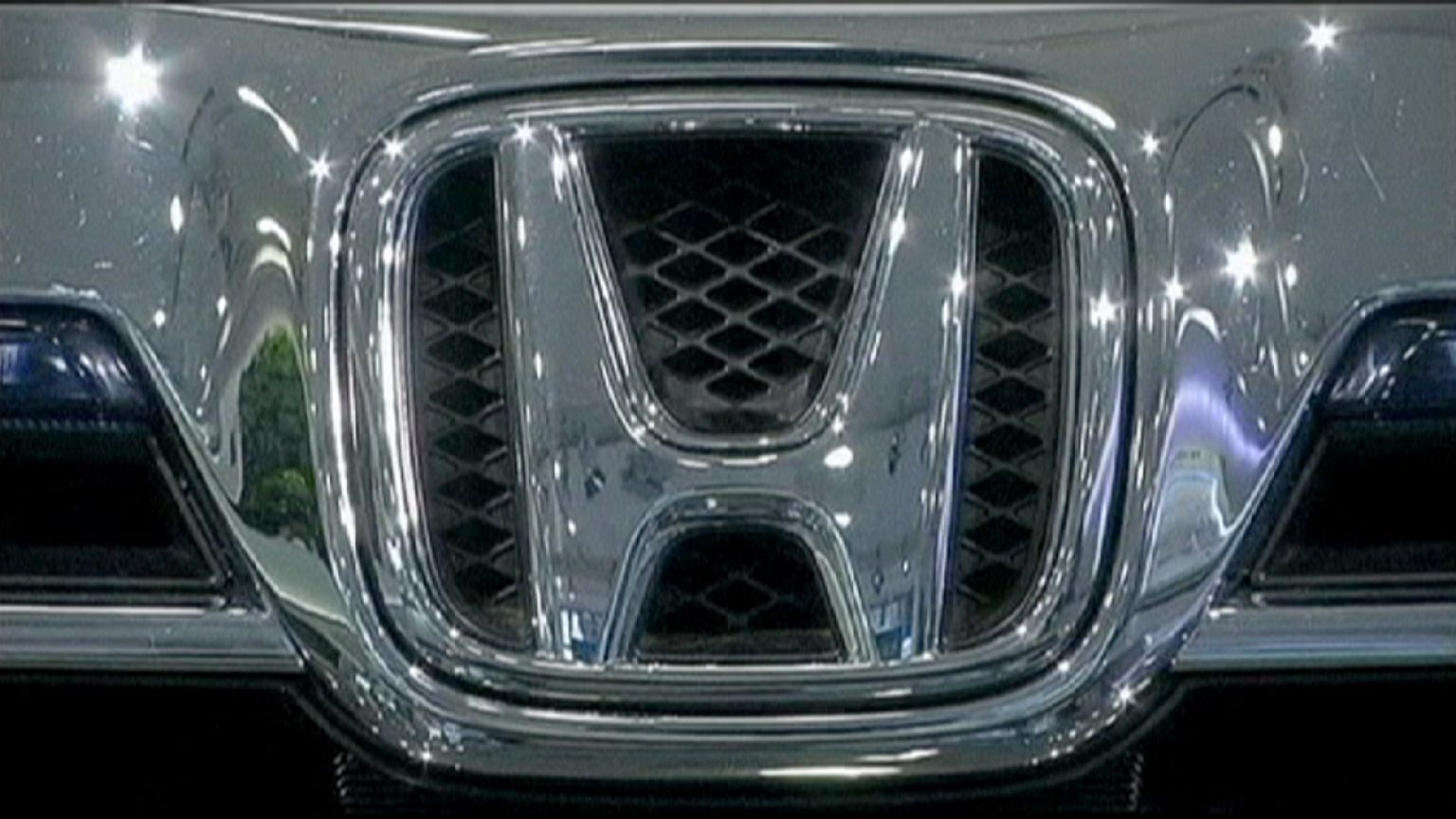 Honda chiude primo trimestre in rosso e richiama nuovi veicoli per airbag Takata