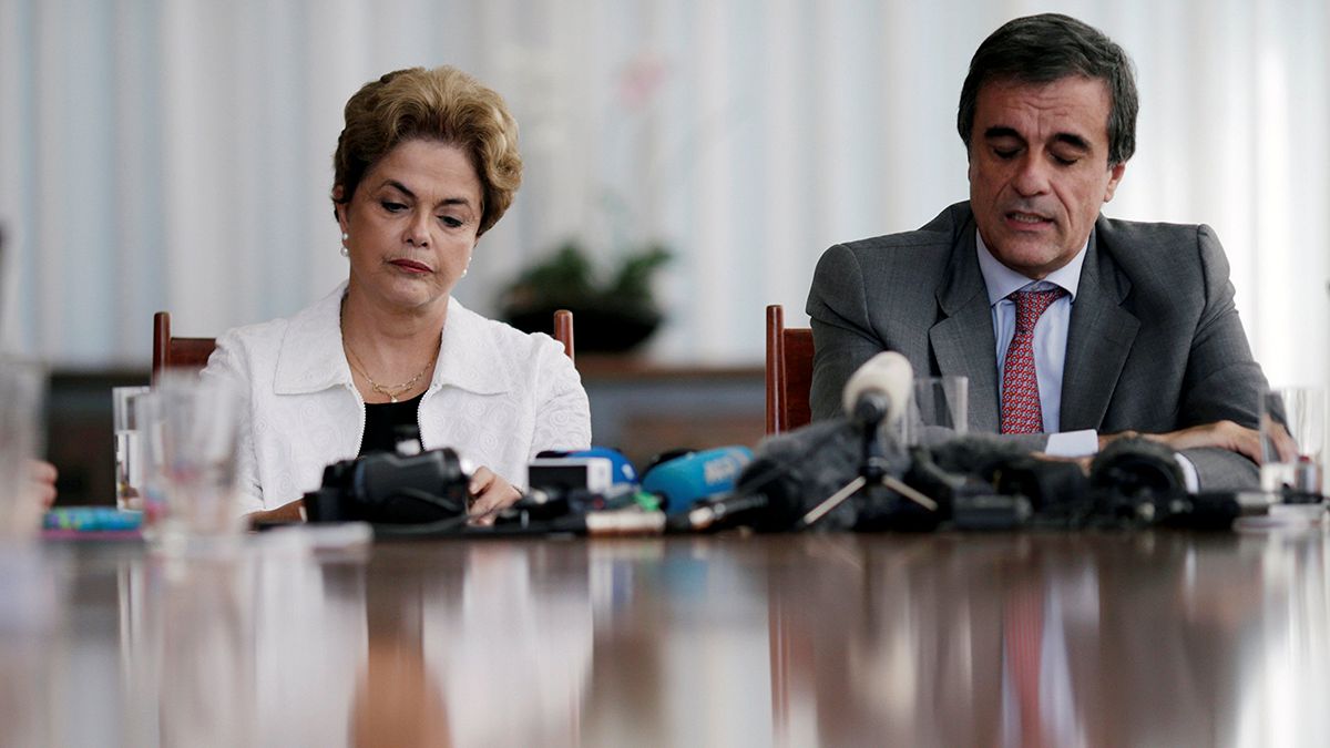 Brésil : Dilma Roussef promet de se battre et de "revenir"
