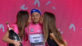 Victoria y maglia rosa para Gianluca Brambilla