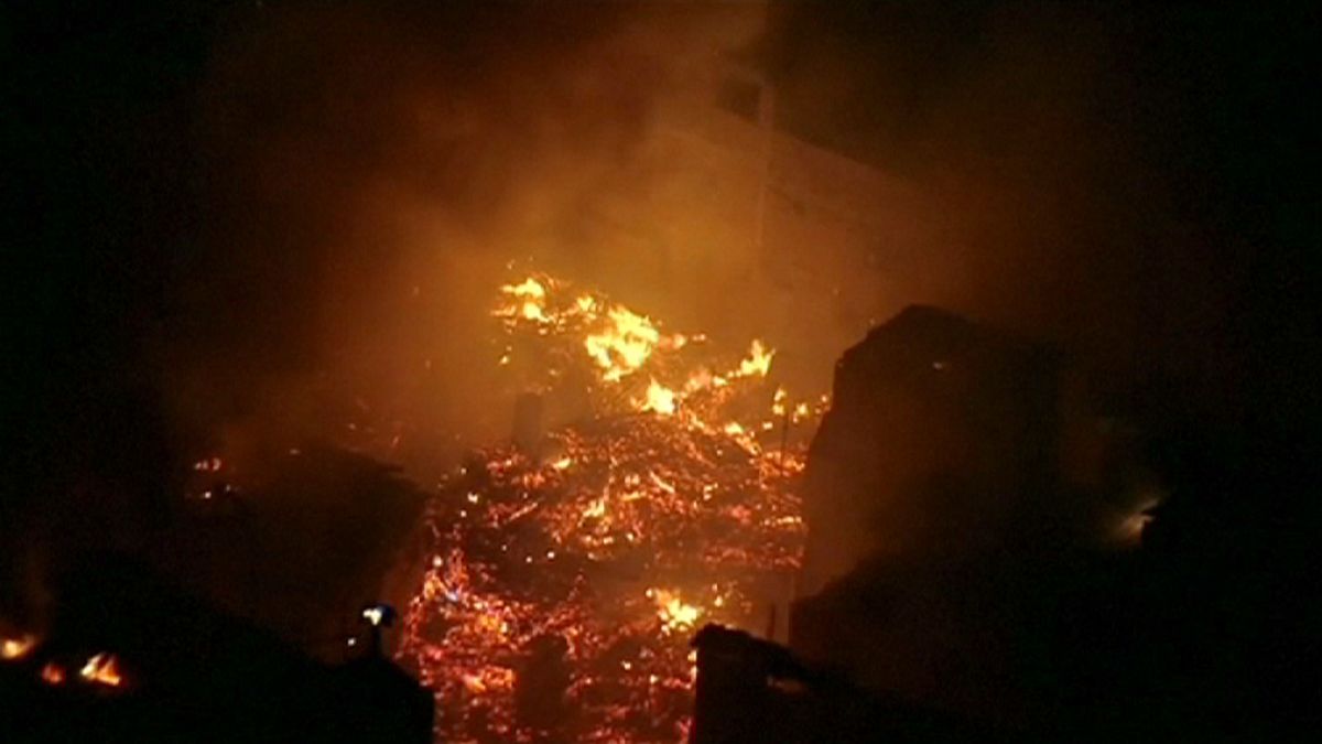 Бразилия: пожар в фавелле оставил людей без крова