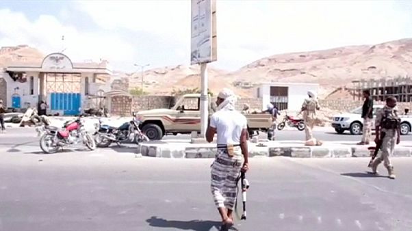 ISIL suicide attack kills at least 30 in Yemen ISIL suicide attack kills at least 30 in Yemen