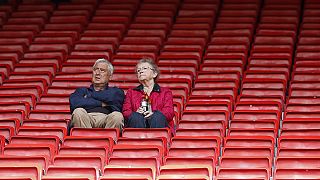 Une fausse bombe oubliée dans les toilettes cause l'évacuation d'Old Trafford