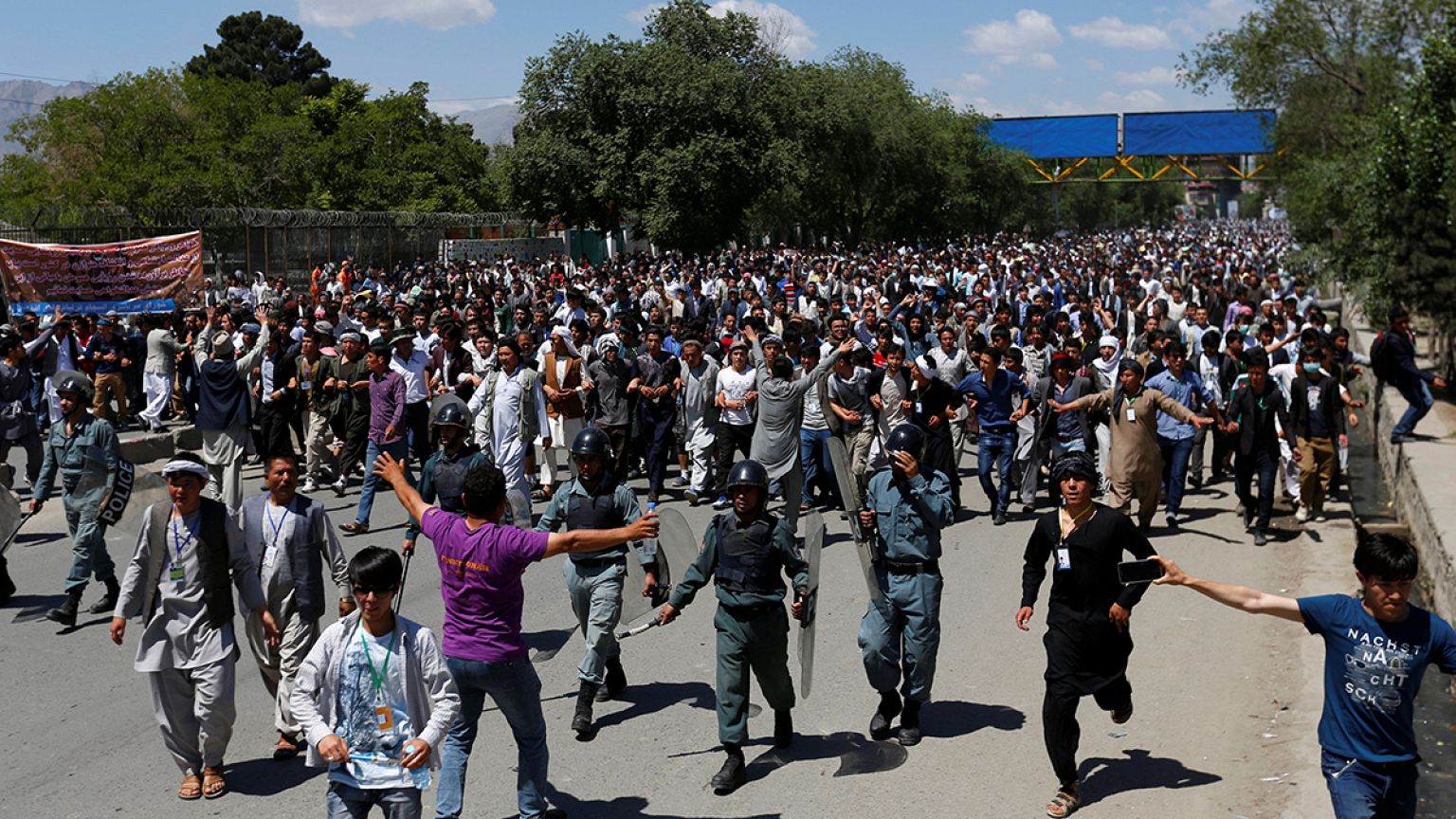 Afghanistan. Gli hazara in piazza a Kabul per l'elettricità