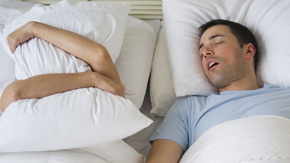 how to stop snoring, what causes snoring, why do people snore