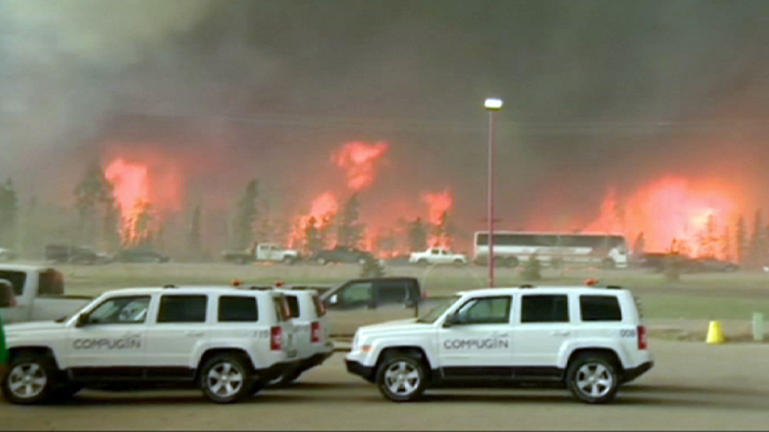 Canadá: el fuego en Fort McMurray obliga a evacuar varios campos petroleros