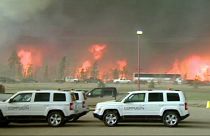 Kanada'da yangın petrol çıkarılan bölgeyi çevreledi