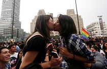 Peña Nieto allana el camino al matrimonio gay en todo México