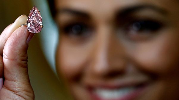 Un diamant "rose unique" vendu à près de 28 millions d'euros Un diamant "rose unique" vendu à près de 28 millions d'euros