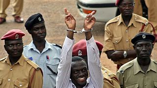 Ouganda : Kizza Besigye comparaît devant un tribunal pour trahison