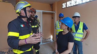 To be demolished: inside a red-labelled house in Portoviejo (Italian)