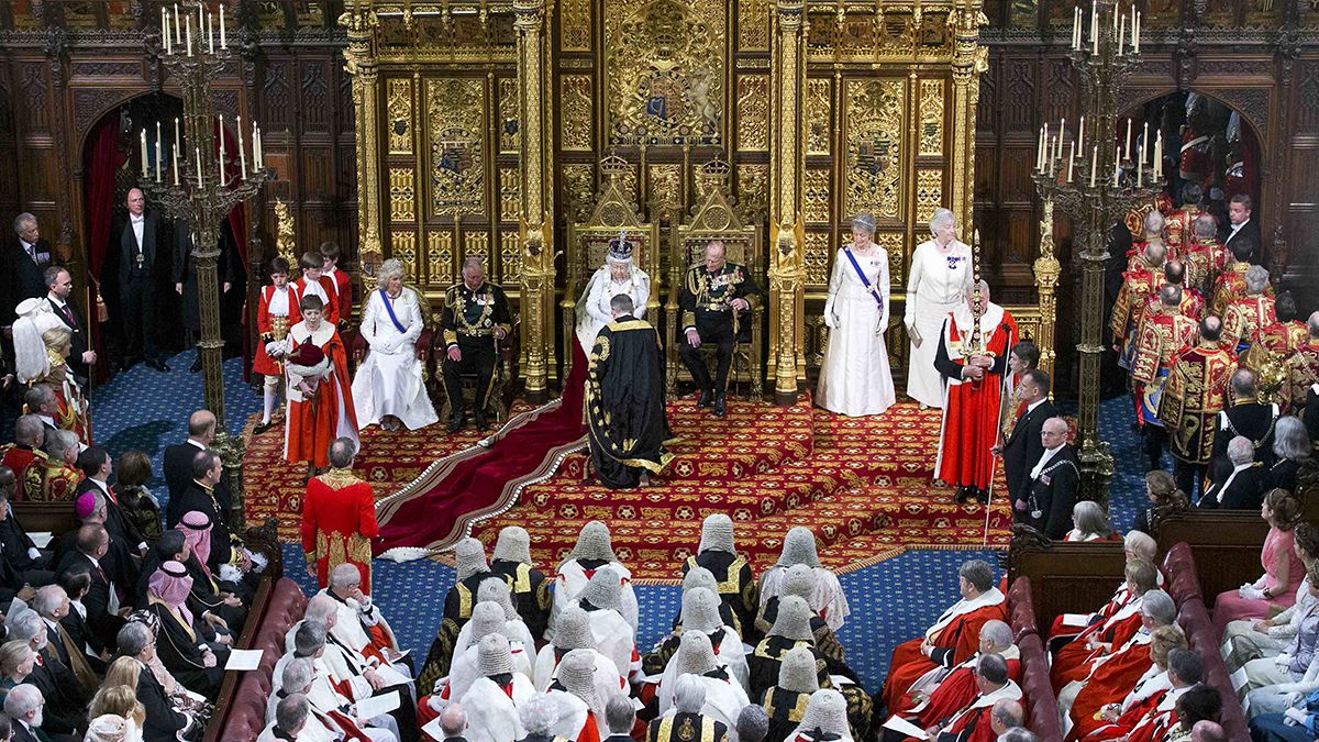 Évszázadok óta ugyanúgy kezdődik a parlamenti évad Nagy-Britanniában