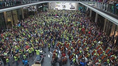 Flashmob orchestra floods Berlin shopping centre Flashmob orchestra floods Berlin shopping centre