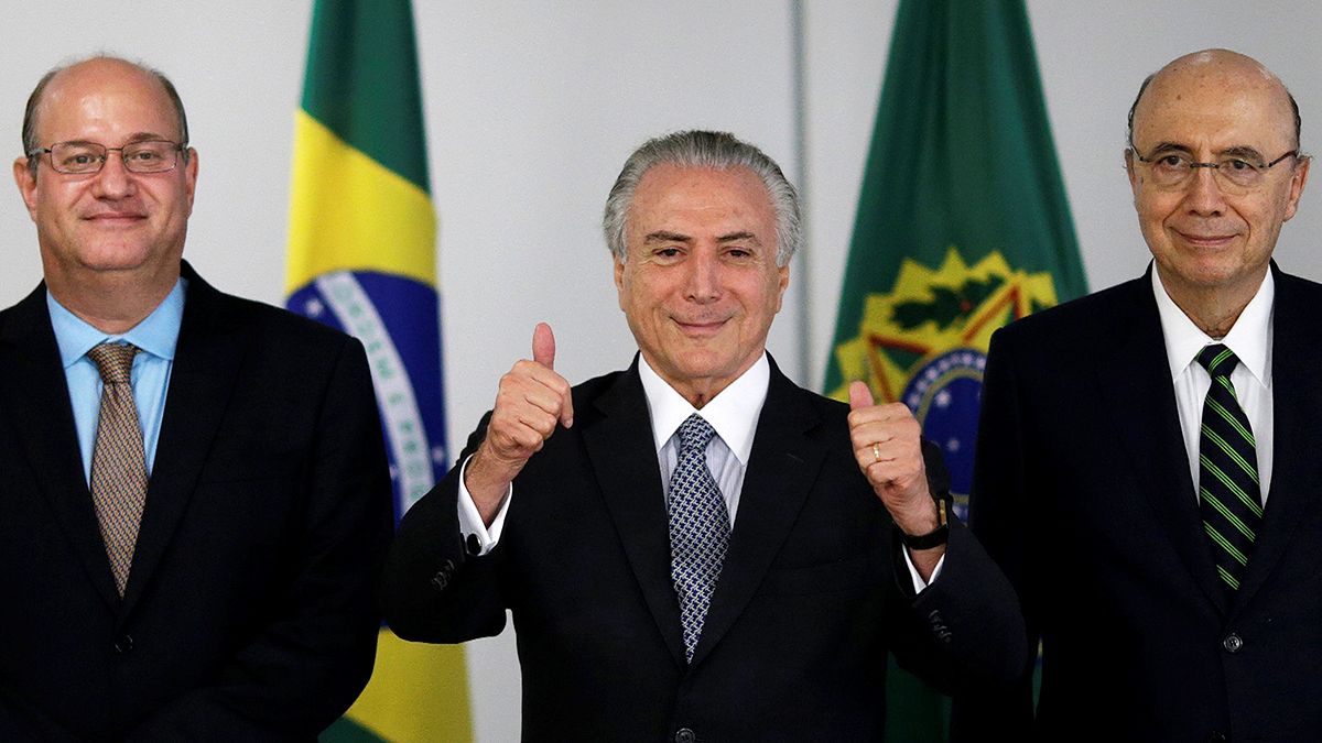 أزمة البرازيل الاقتصادية التحدي هي الاكبر للرئيس المؤقت و وران بافيت يقرر مواكبة العصر