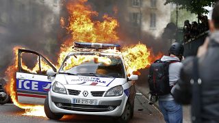 Paris'te şiddet karşıtı protestoya şiddet karıştı