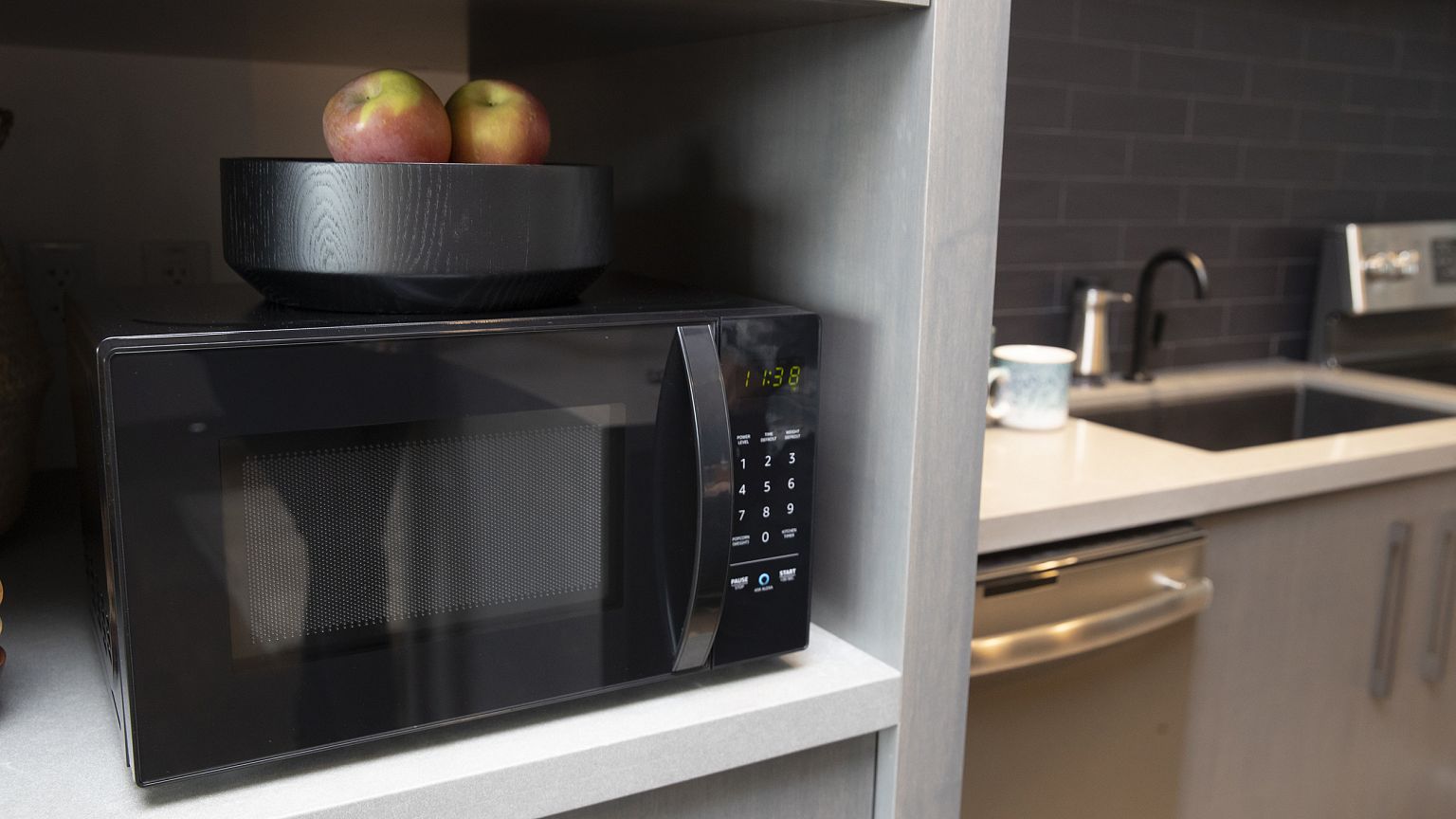 Image: Amazonbasics Microwave