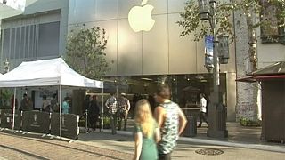 Gelirleri azalan Apple, yeni mağaza tasarımıyla atakta