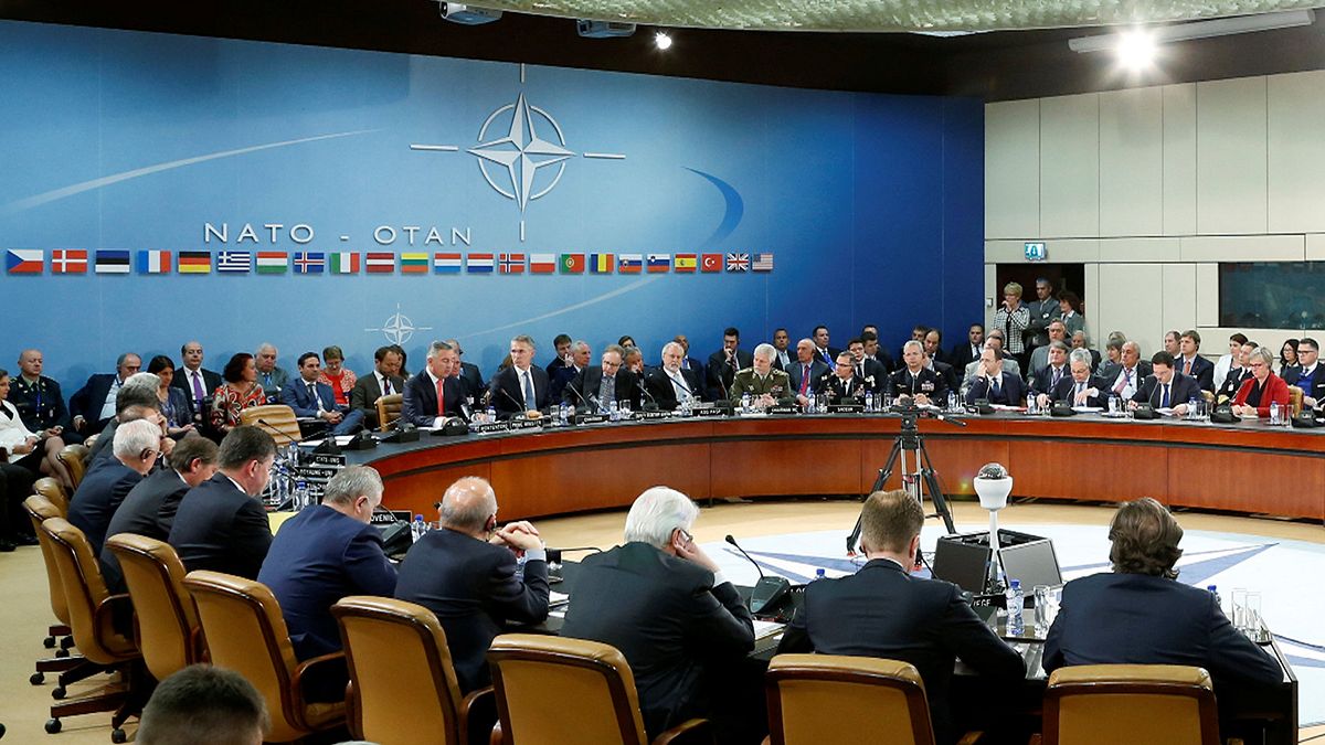 La OTAN llevará a cabo medidas disuasorias pero a la vez aboga por el diálogo con Rusia