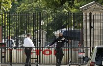 نیروهای امنیتی مانع از ورود فردی مسلح به کاخ سفید شدند