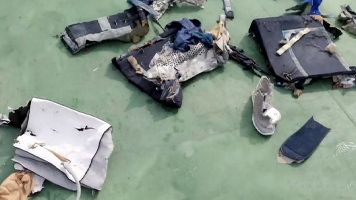 Ägypten zeigt Bilder von Trümmern der Egyptair-Maschine