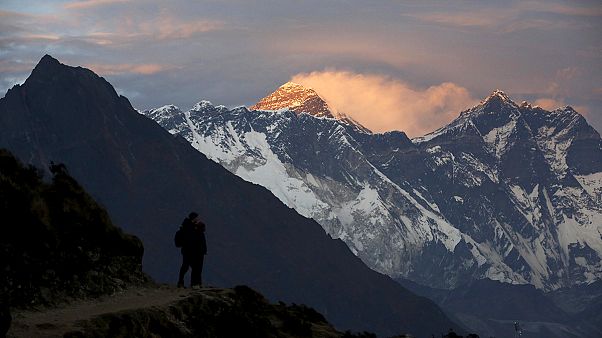 Hollandalı dağcı Everest'ten inerken öldü Hollandalı dağcı Everest'ten inerken öldü