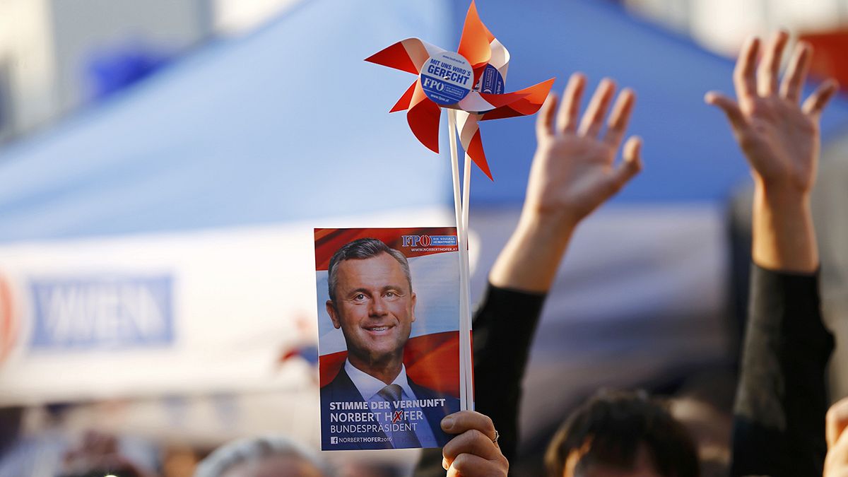Austríacos aguardam resultados das eleições presidenciais