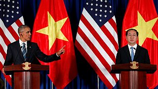 Obama lifts lethal arms embargo on Vietnam