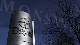 Κατρακυλάνε οι μετοχές της Bayer μετά την προσφορά για Monsanto