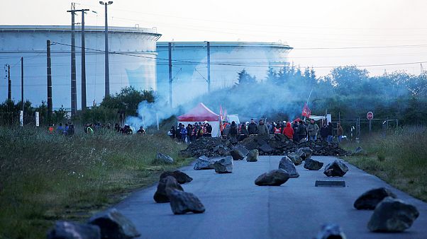 Francia: se extienden los bloqueos de refinerías y depósitos de carburante contra la reforma laboral Francia: se extienden los bloqueos de refinerías y depósitos de carburante contra la reforma laboral