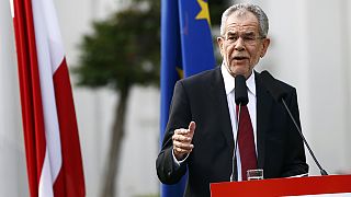 Austria: el ecologista, Van der Bellen, frena a la ultraderecha por un puñado de votos