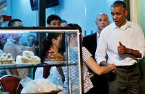 Obama sits down for $6 meal in Vietnam