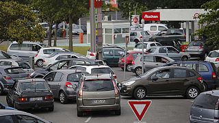 Γαλλία: μεγάλες ουρές στα πρατήρια καυσίμων