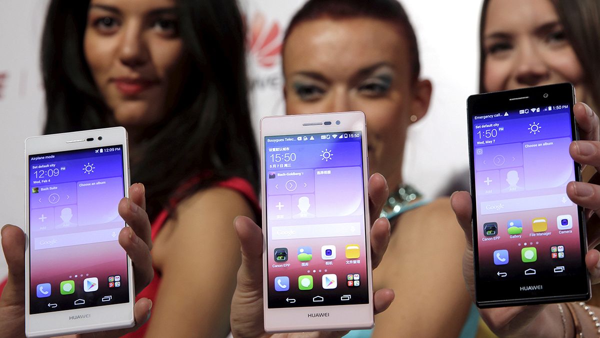 Huawei demanda a Samsung por violación de doce patentes en telefonía móvil