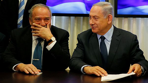 Israel: Netanyahu e Lieberman assinam acordo de coligação Israel: Netanyahu e Lieberman assinam acordo de coligação