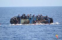Le chavirage en direct d'une embarcation de migrants