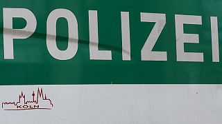 Deutschland: Gesuchte Straftäterin zu laut beim Sex - Festnahme