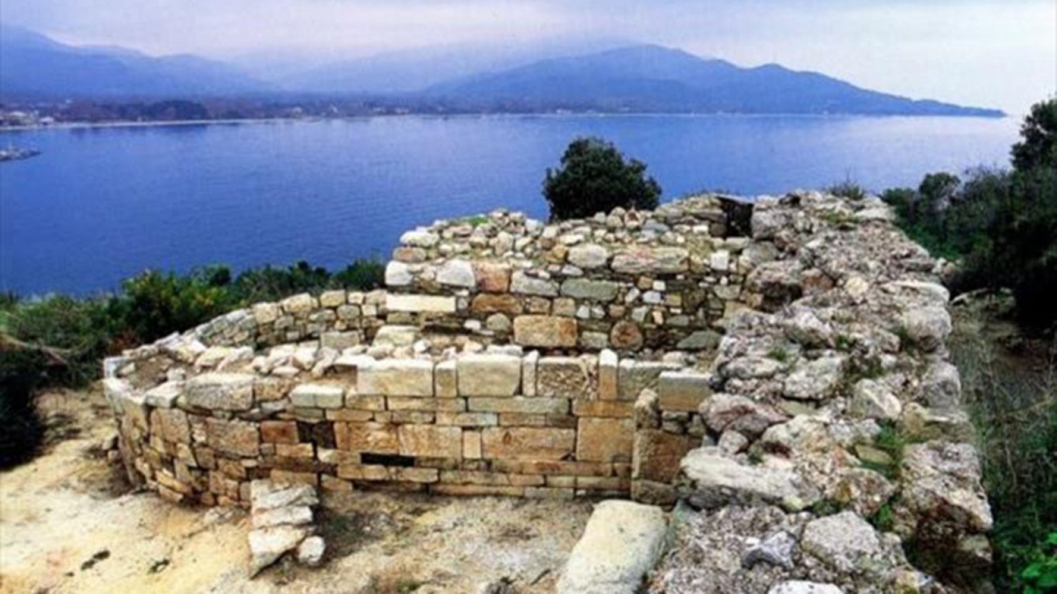 Βρήκαν στα Στάγειρα τον τάφο του Αριστοτέλη!