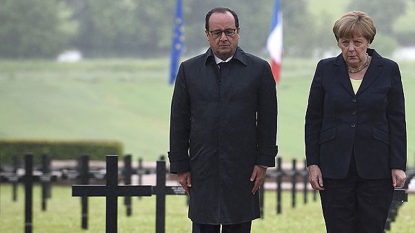 Hollande et Merkel commémorent le centenaire de Verdun Hollande et Merkel commémorent le centenaire de Verdun