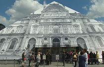 Parigi: come ti faccio sparire la piramide