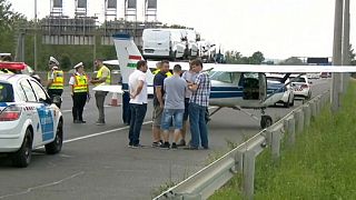 Cessna szállt le az autópályán Budapestnél